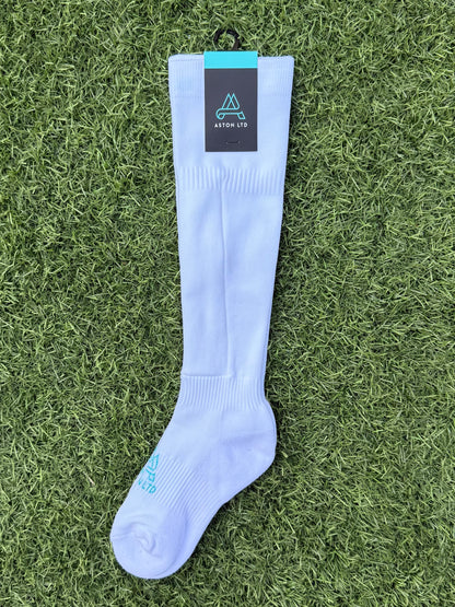 White knee high soccer sock with built in shin guard pocket.